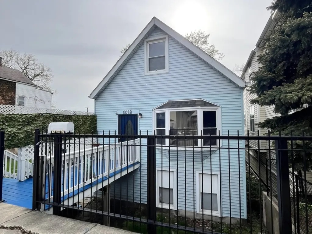 9018 South Brandon Avenue Chicago IL 60617