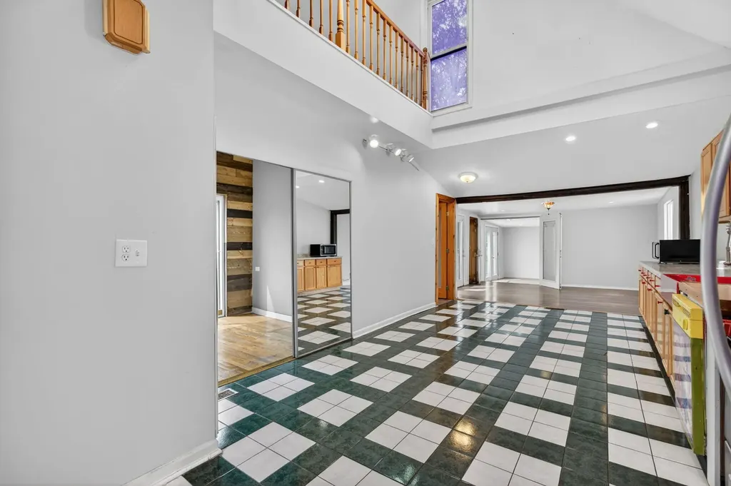 9018 South Brandon Avenue Chicago IL 60617