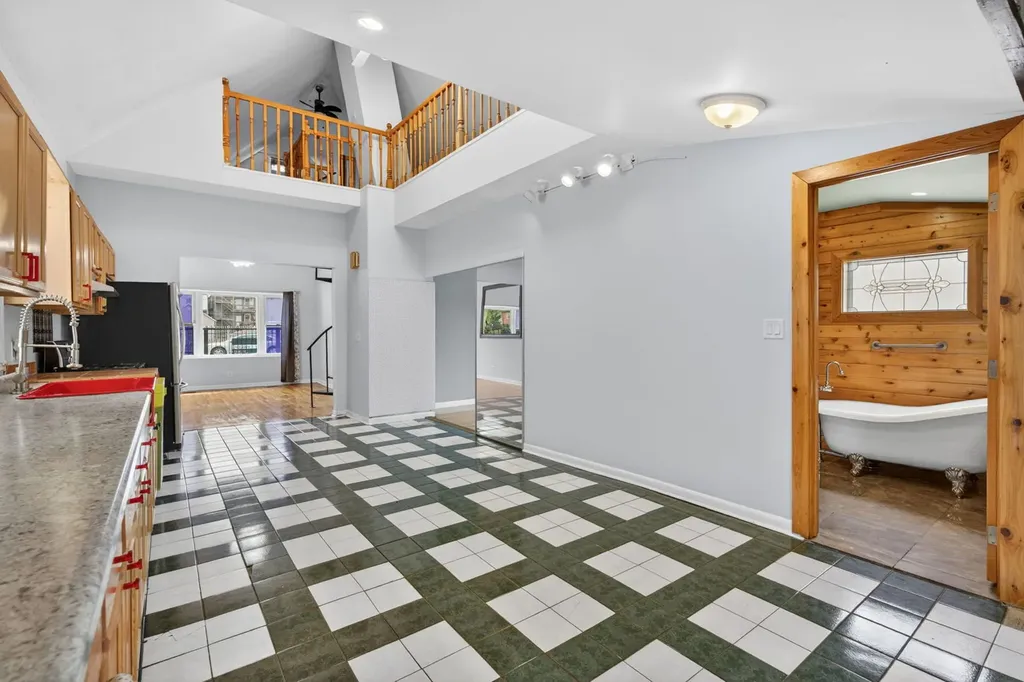 9018 South Brandon Avenue Chicago IL 60617