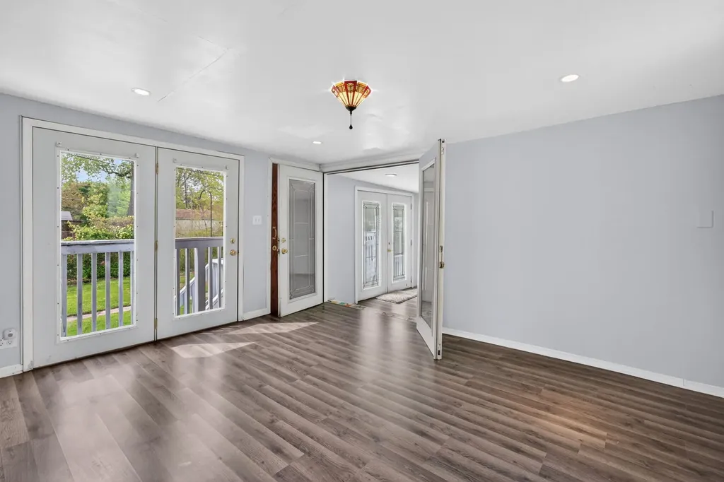 9018 South Brandon Avenue Chicago IL 60617
