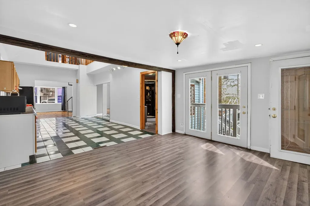 9018 South Brandon Avenue Chicago IL 60617