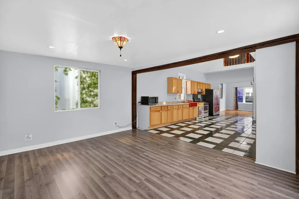 9018 South Brandon Avenue Chicago IL 60617