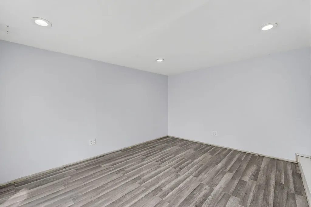 9018 South Brandon Avenue Chicago IL 60617