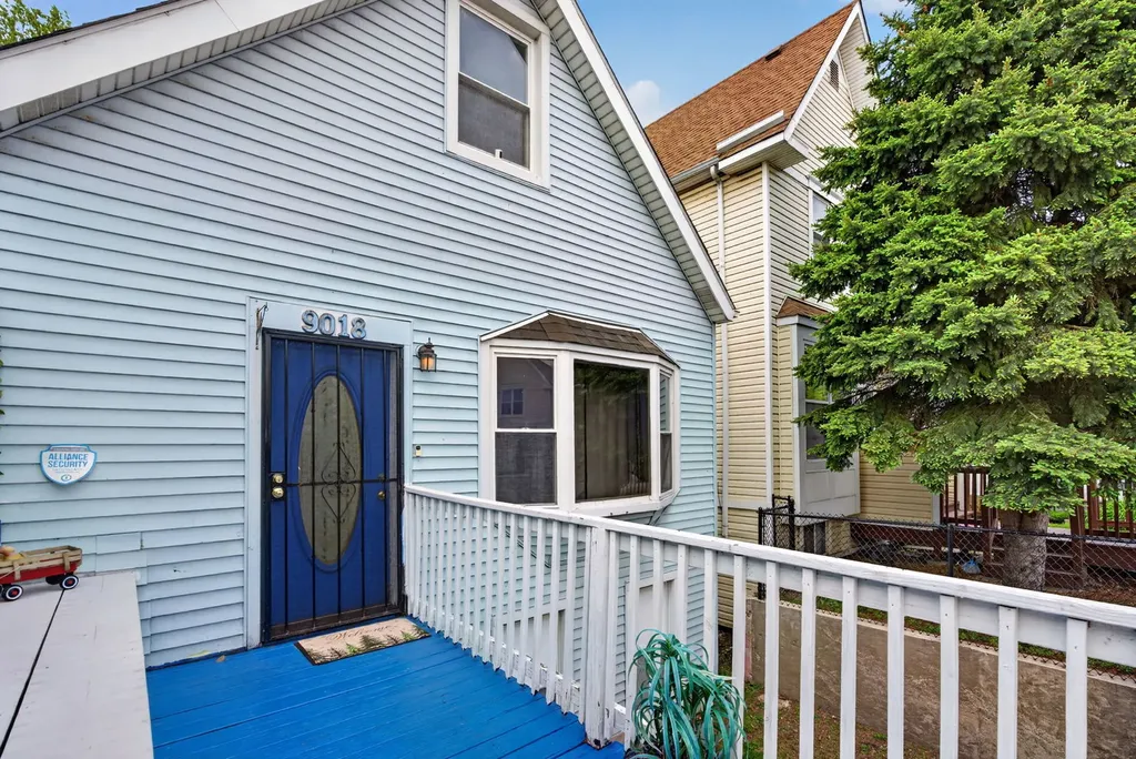 9018 South Brandon Avenue Chicago IL 60617