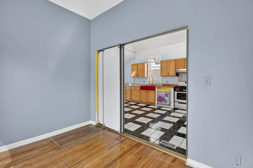 9018 South Brandon Avenue Chicago IL 60617