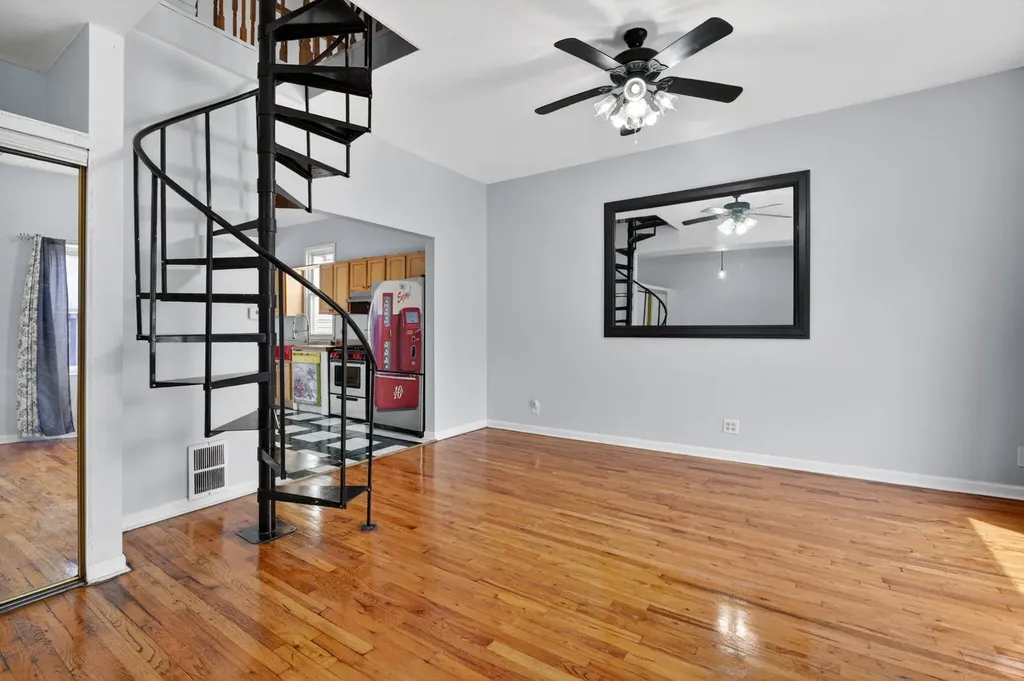 9018 South Brandon Avenue Chicago IL 60617