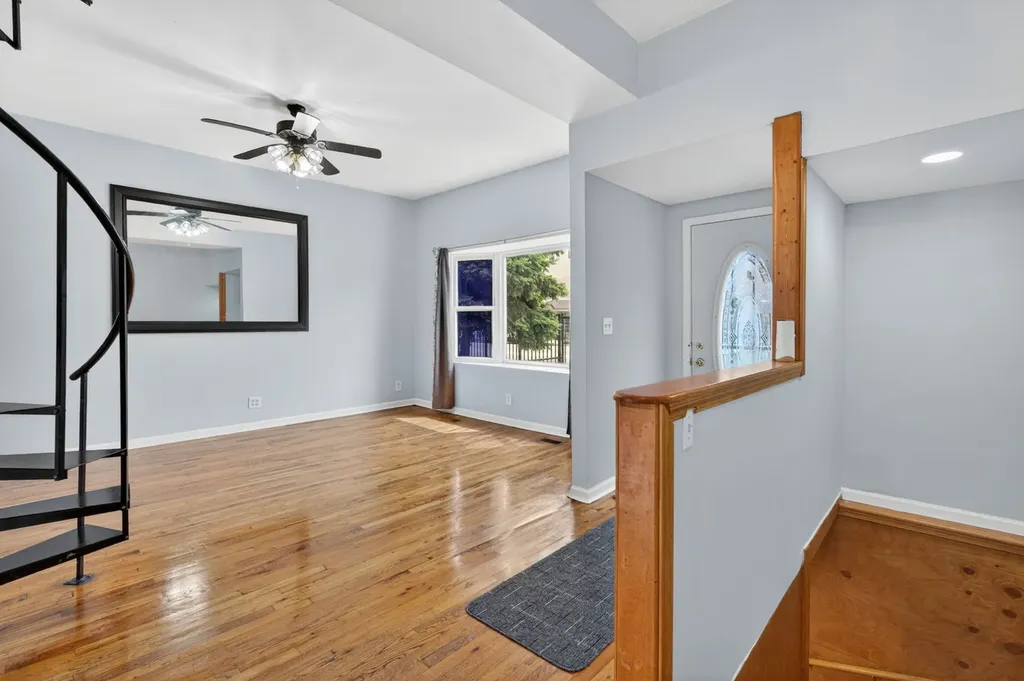 9018 South Brandon Avenue Chicago IL 60617