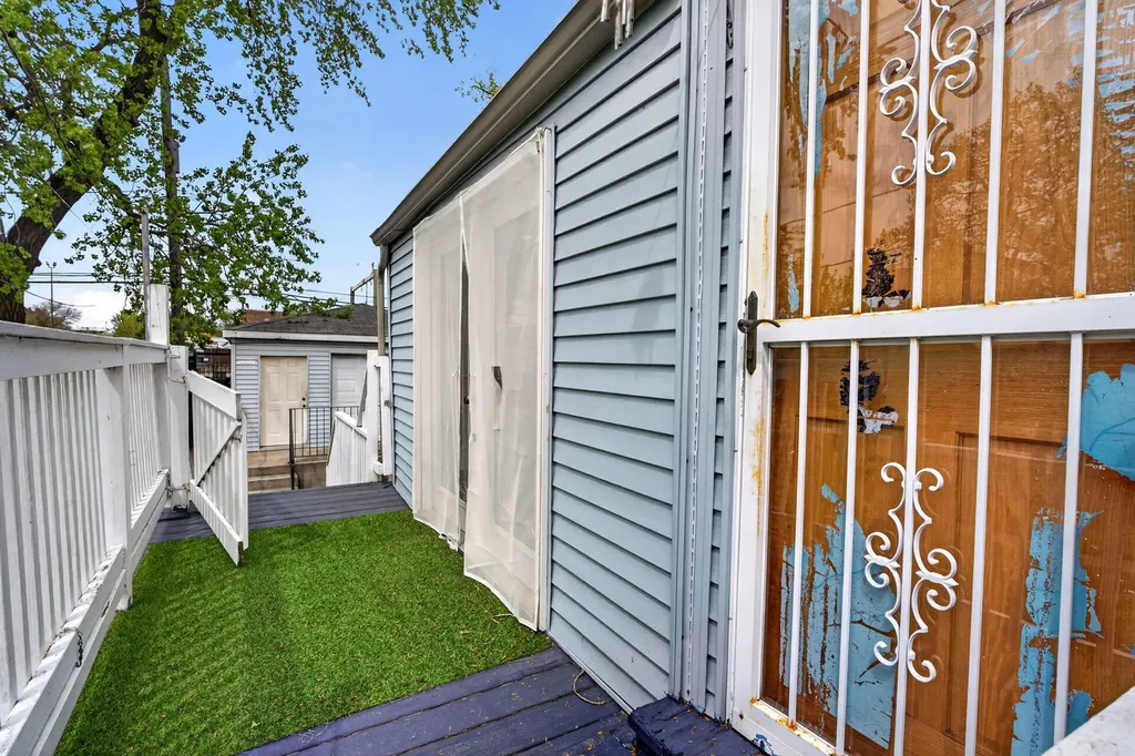 9018 South Brandon Avenue Chicago IL 60617