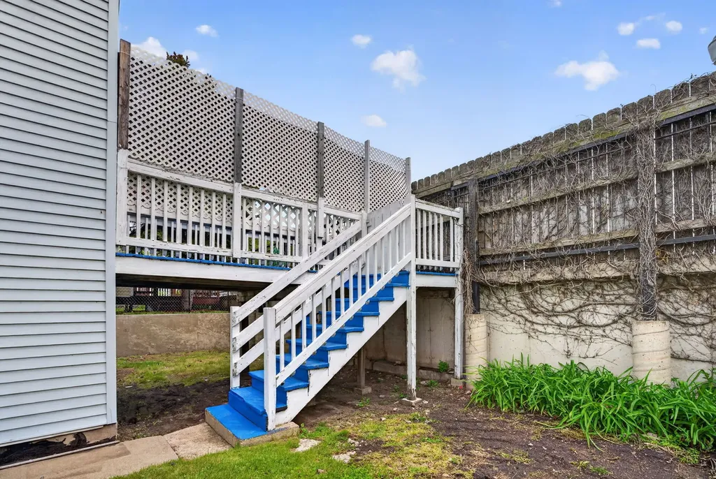 9018 South Brandon Avenue Chicago IL 60617