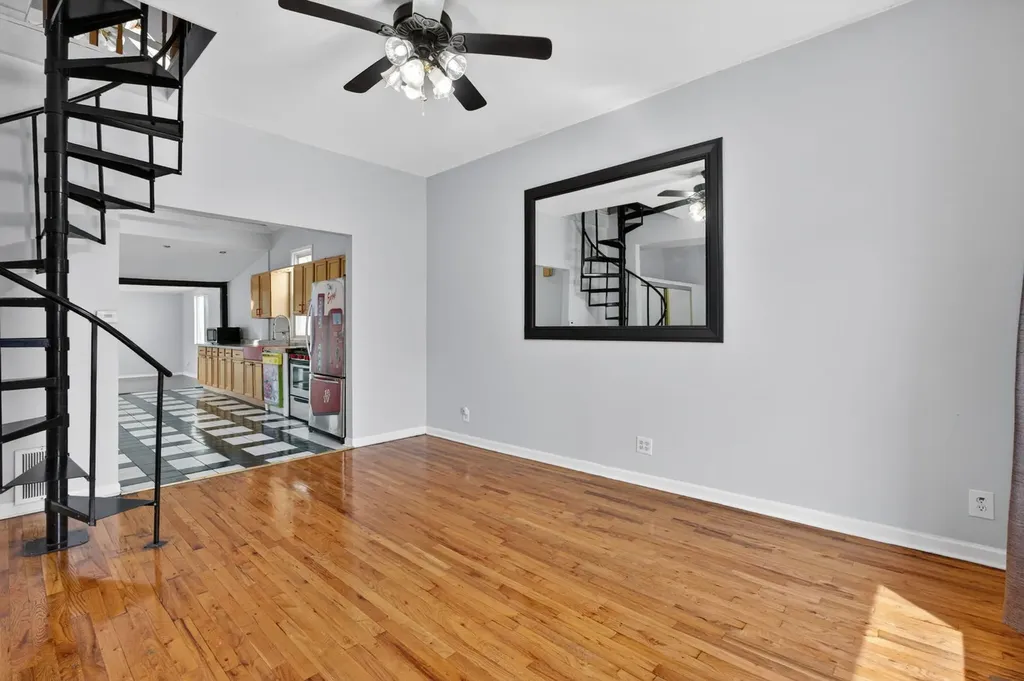 9018 South Brandon Avenue Chicago IL 60617
