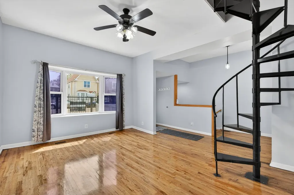 9018 South Brandon Avenue Chicago IL 60617