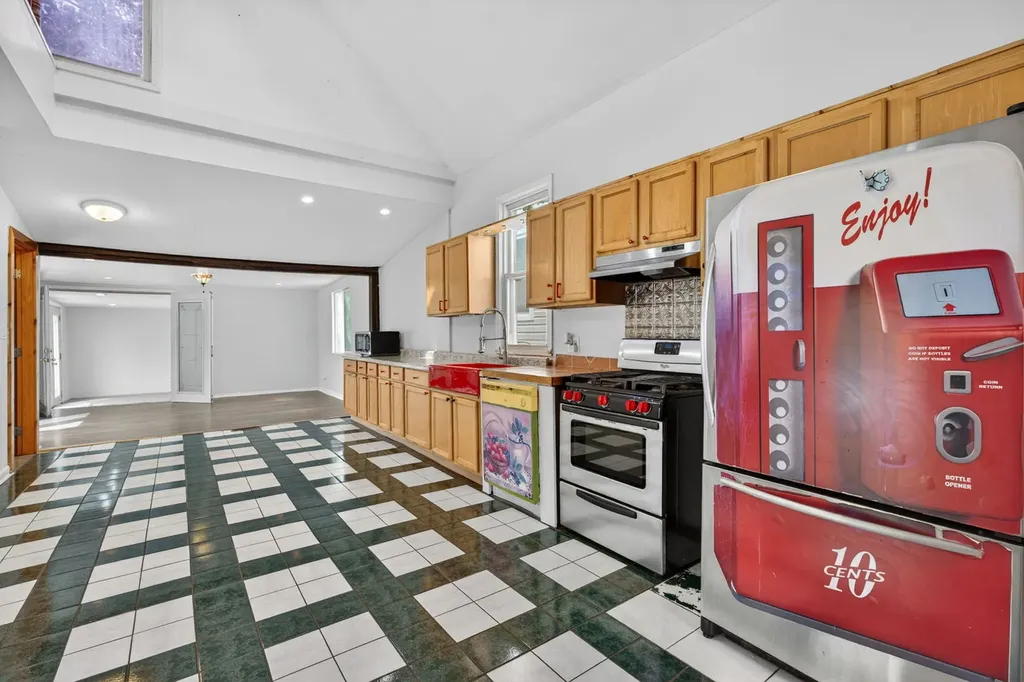 9018 South Brandon Avenue Chicago IL 60617