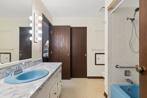 1003 Country Drive Shorewood IL 60404
