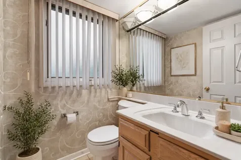 75 Eastwood Drive Deerfield IL 60015