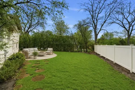 75 Eastwood Drive Deerfield IL 60015