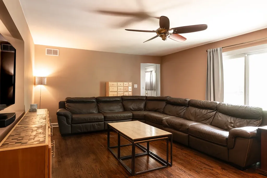 7810 Del Court Darien IL 60561