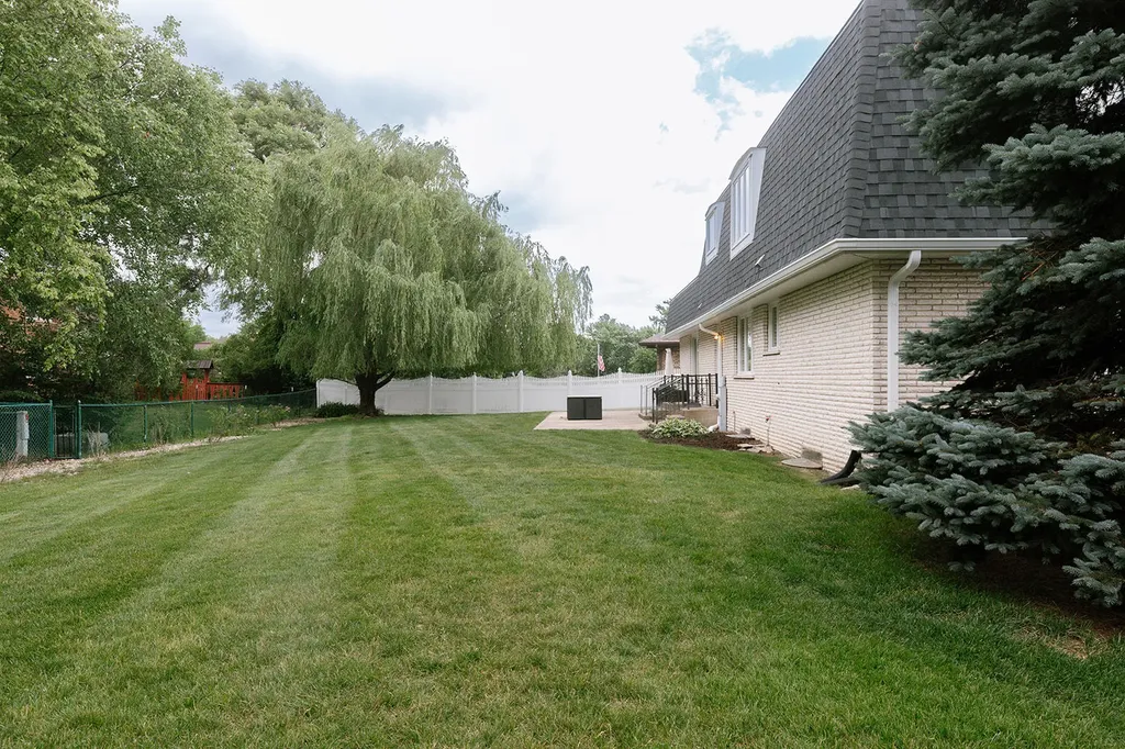 7810 Del Court Darien IL 60561