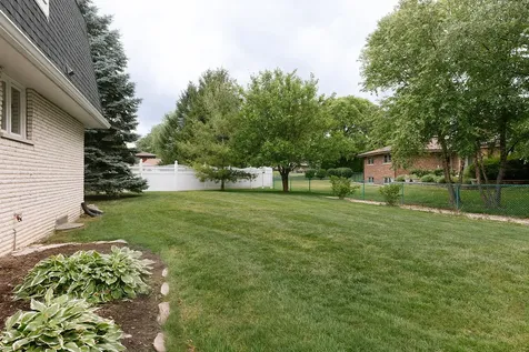 7810 Del Court Darien IL 60561