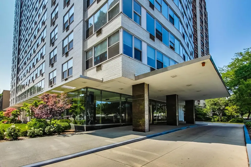 3900 North Lake Shore Drive Chicago IL 60613