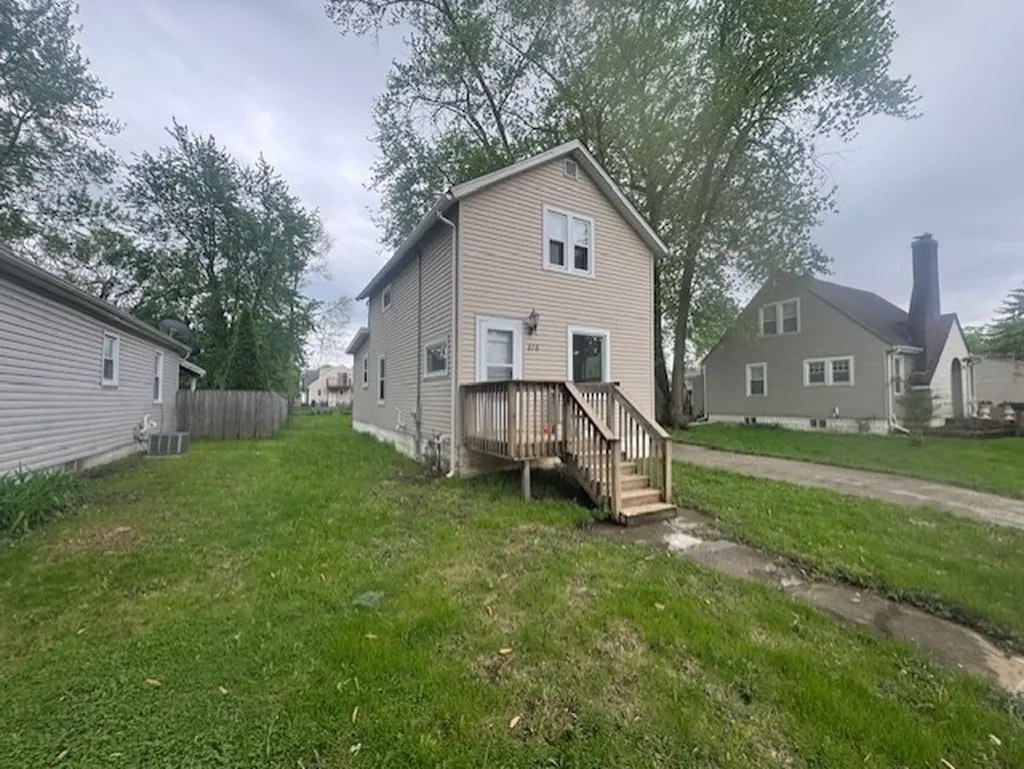 838 Spruce Street Aurora IL 60506