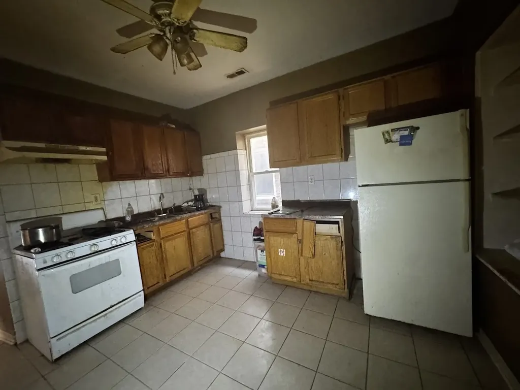 1041 North Central Park Avenue Chicago IL 60651