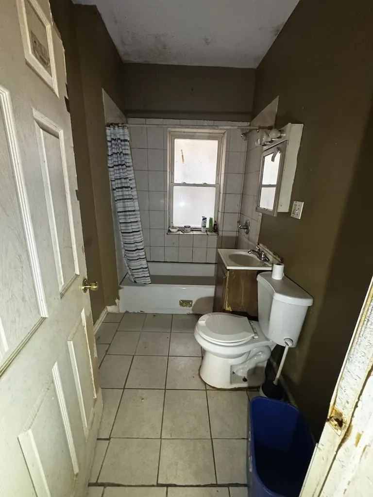 1041 North Central Park Avenue Chicago IL 60651