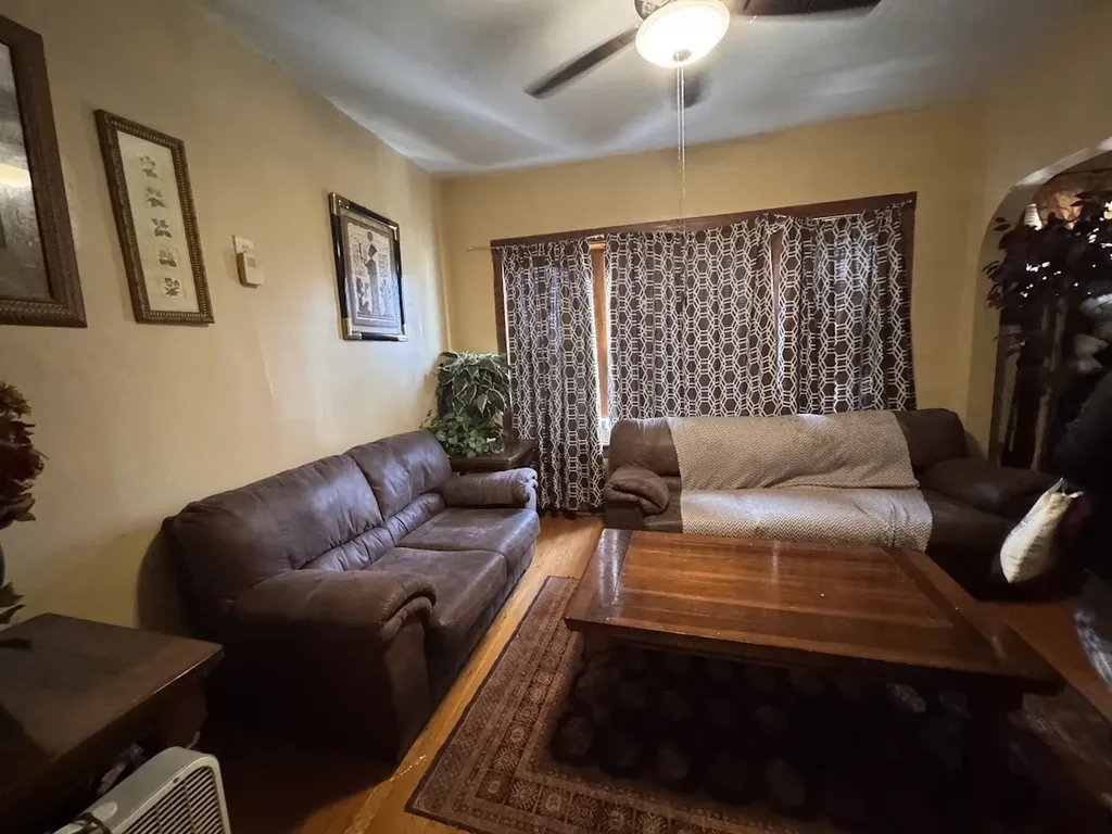 1041 North Central Park Avenue Chicago IL 60651