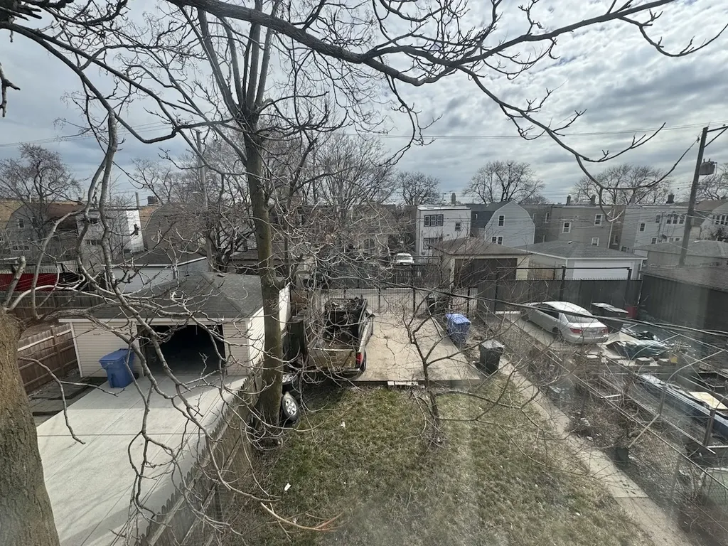 1041 North Central Park Avenue Chicago IL 60651