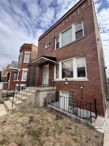1041 North Central Park Avenue Chicago IL 60651