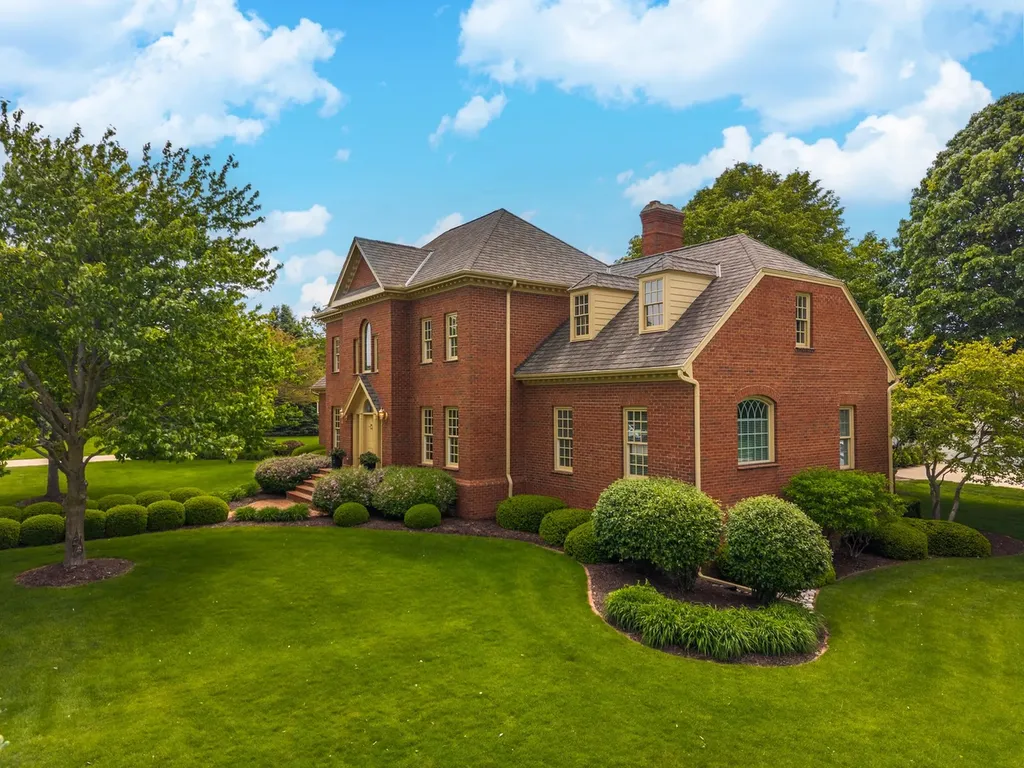 3301 Wisteria Lane Bloomington IL 61704