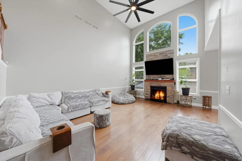 1571 Woodland Lane Bolingbrook IL 60490