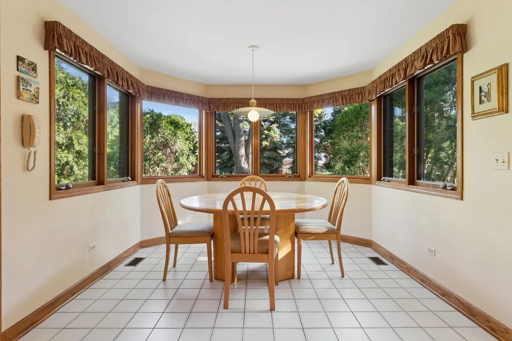 2208 Milton Avenue Park Ridge IL 60068