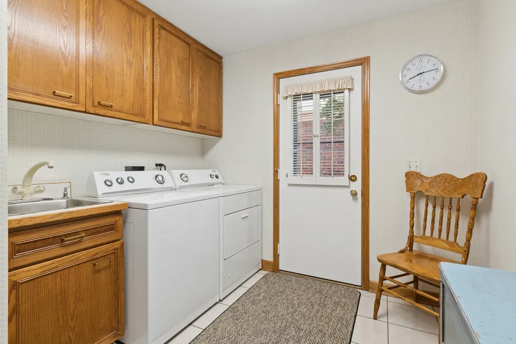2208 Milton Avenue Park Ridge IL 60068