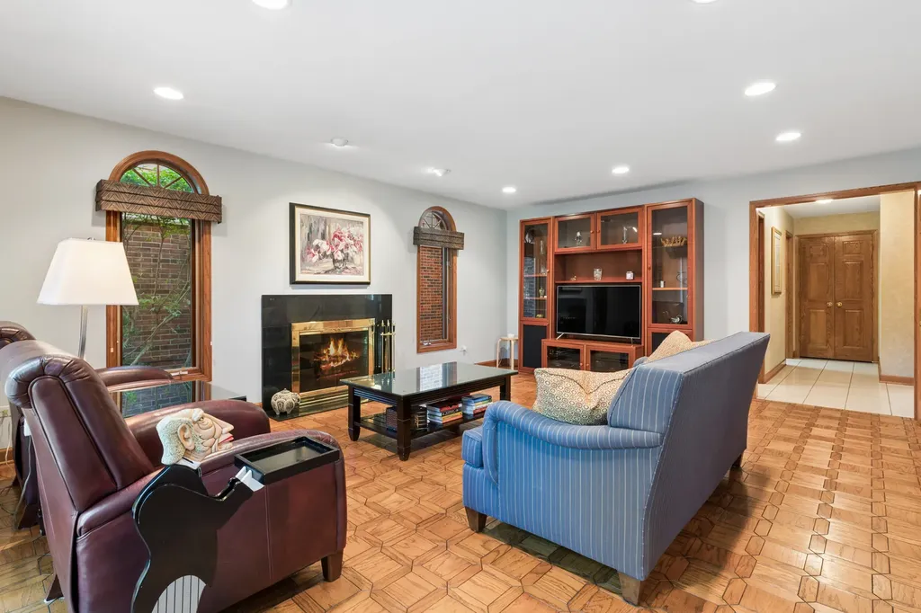 2208 Milton Avenue Park Ridge IL 60068