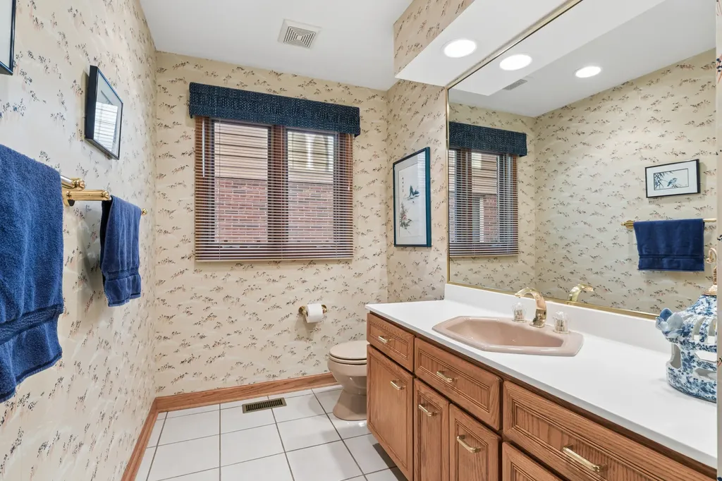 2208 Milton Avenue Park Ridge IL 60068