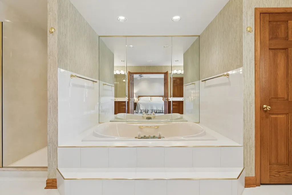 2208 Milton Avenue Park Ridge IL 60068