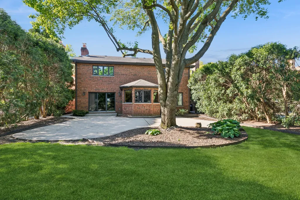 2208 Milton Avenue Park Ridge IL 60068