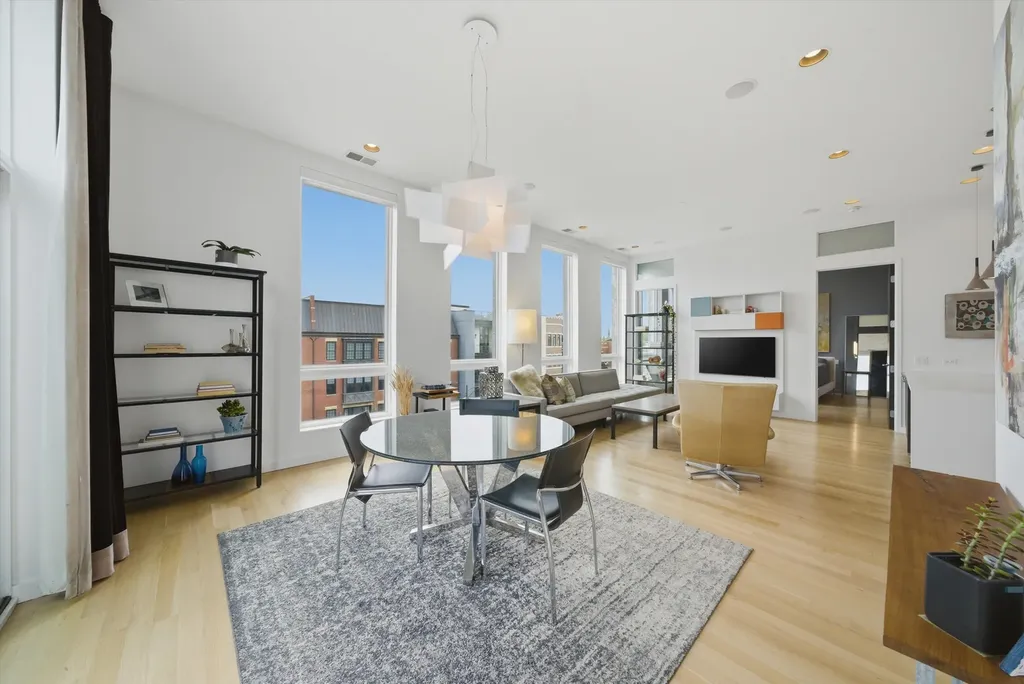 2028 West Division Street Chicago IL 60622