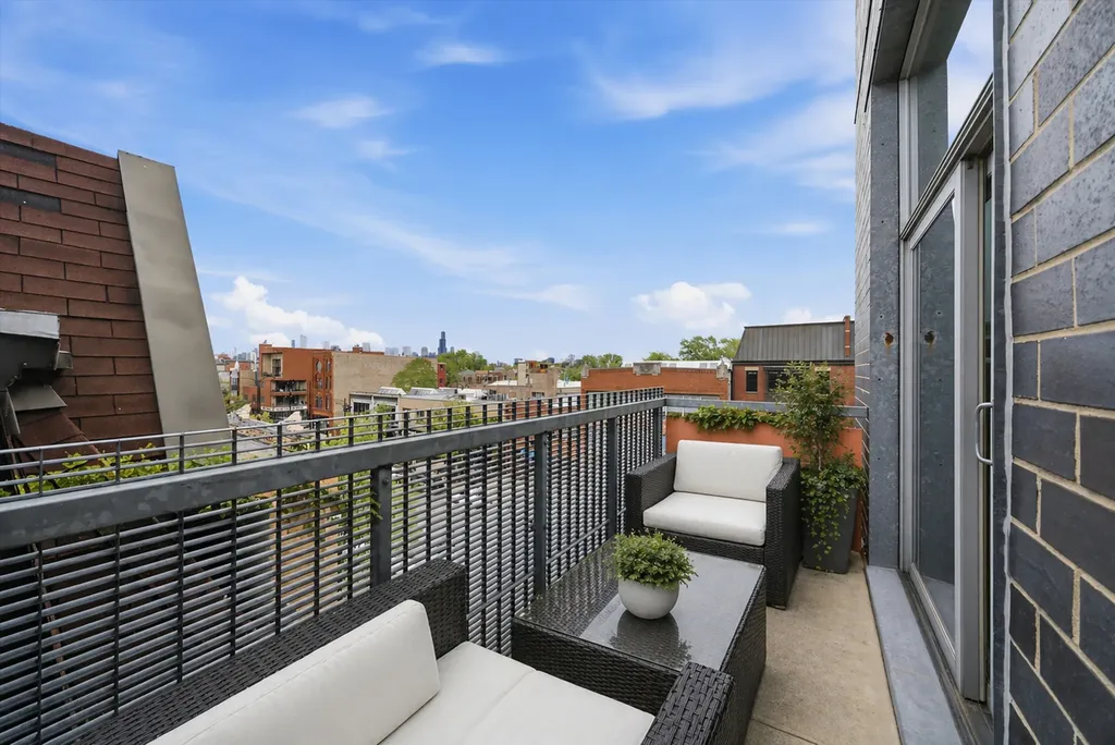 2028 West Division Street Chicago IL 60622