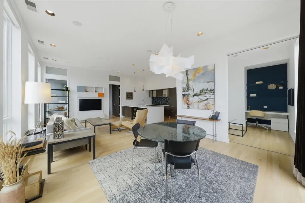 2028 West Division Street Chicago IL 60622