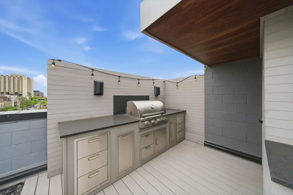 2028 West Division Street Chicago IL 60622