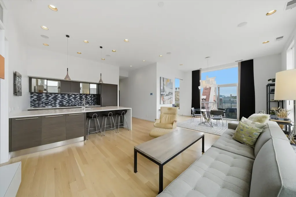 2028 West Division Street Chicago IL 60622