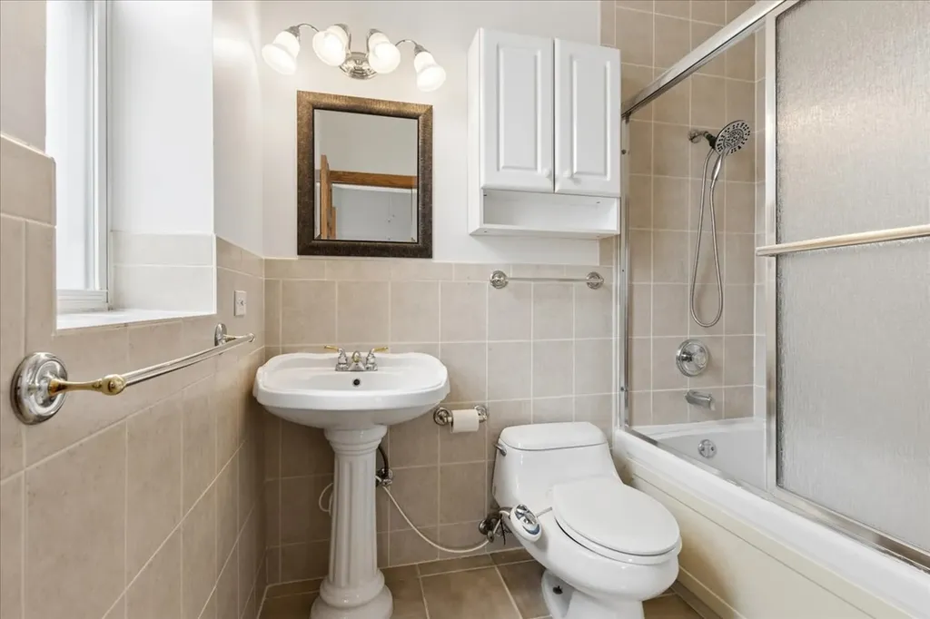 4216 North Winchester Avenue Chicago IL 60613