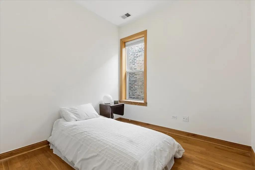 4216 North Winchester Avenue Chicago IL 60613