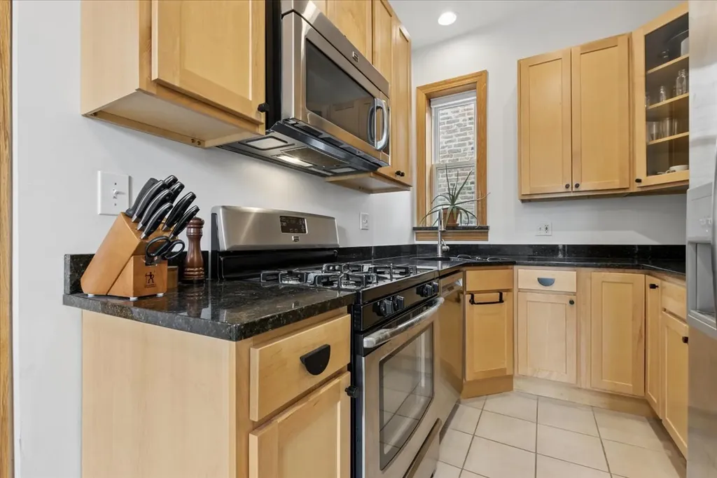 4216 North Winchester Avenue Chicago IL 60613