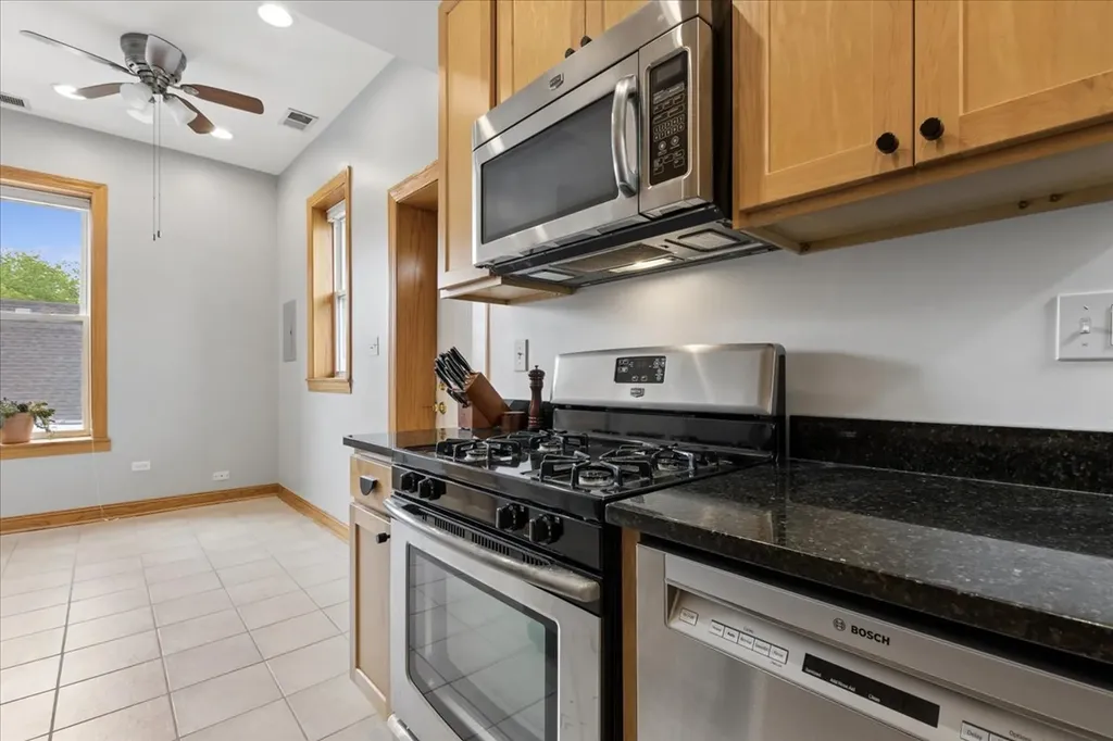 4216 North Winchester Avenue Chicago IL 60613