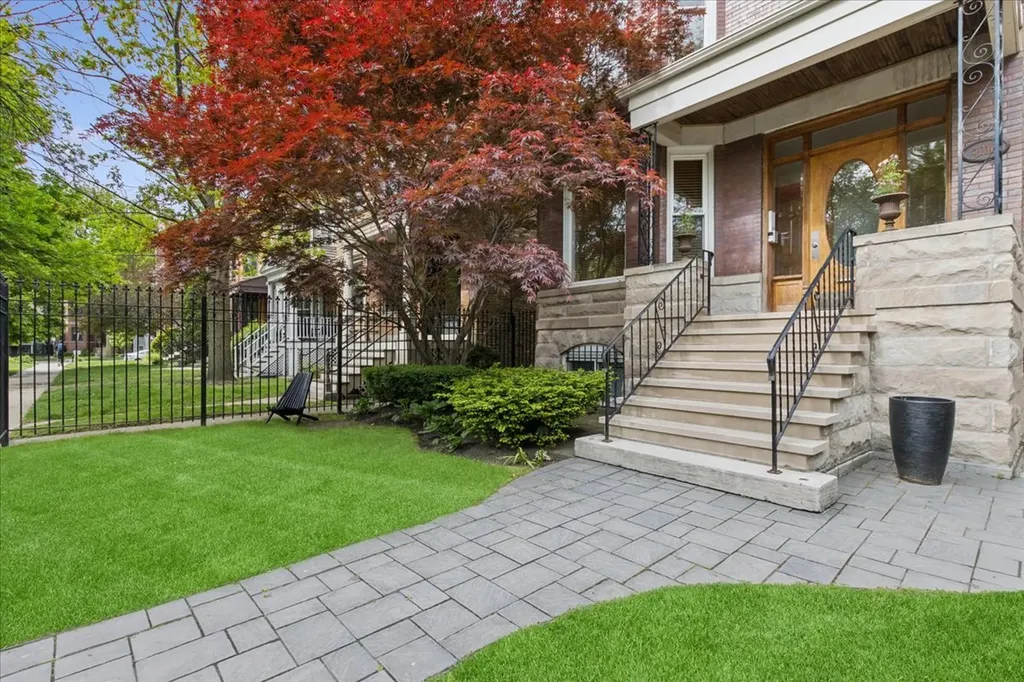 4216 North Winchester Avenue Chicago IL 60613