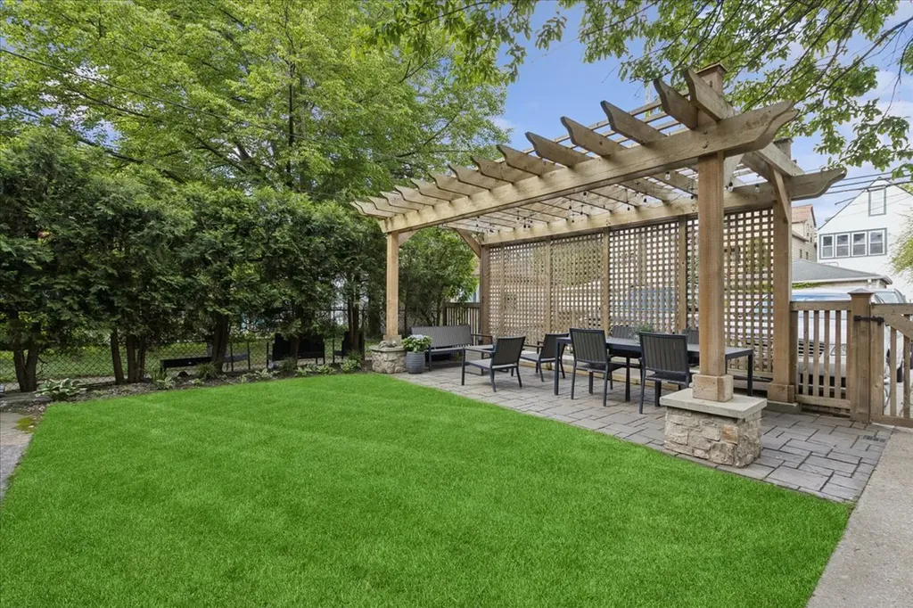 4216 North Winchester Avenue Chicago IL 60613