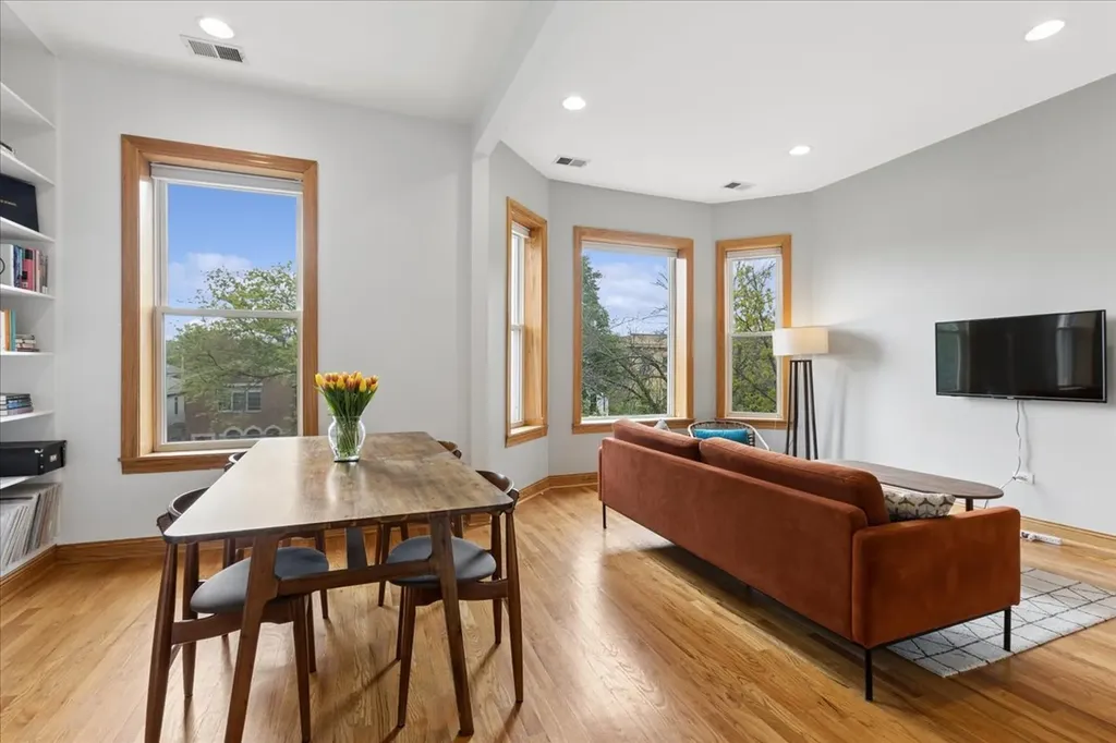 4216 North Winchester Avenue Chicago IL 60613