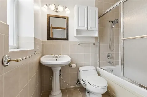 4216 North Winchester Avenue Chicago IL 60613